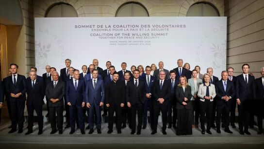 Los aliados de Kyiv posan tras la reuni&oacute;n de la Coalici&oacute;n de Voluntarios este martes en Par&iacute;s.