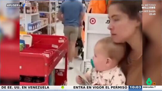 El "cambiazo" de un beb&eacute; por una calabaza pone a prueba la atenci&oacute;n de un padre en un supermercado