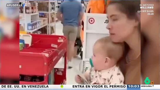 El "cambiazo" de un bebé por una calabaza pone a prueba la atención de un padre en un supermercado El "cambiazo" de un bebé por una calabaza pone a prueba la atención de un padre en un supermercado