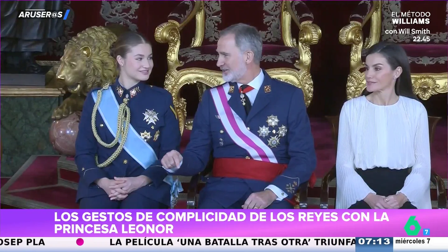 El vídeo de los gestos de complicidad de la princesa Leonor con los reyes Felipe y Letizia en la Pascua Militar El vídeo de los gestos de complicidad de la princesa Leonor con los reyes Felipe y Letizia en la Pascua Militar