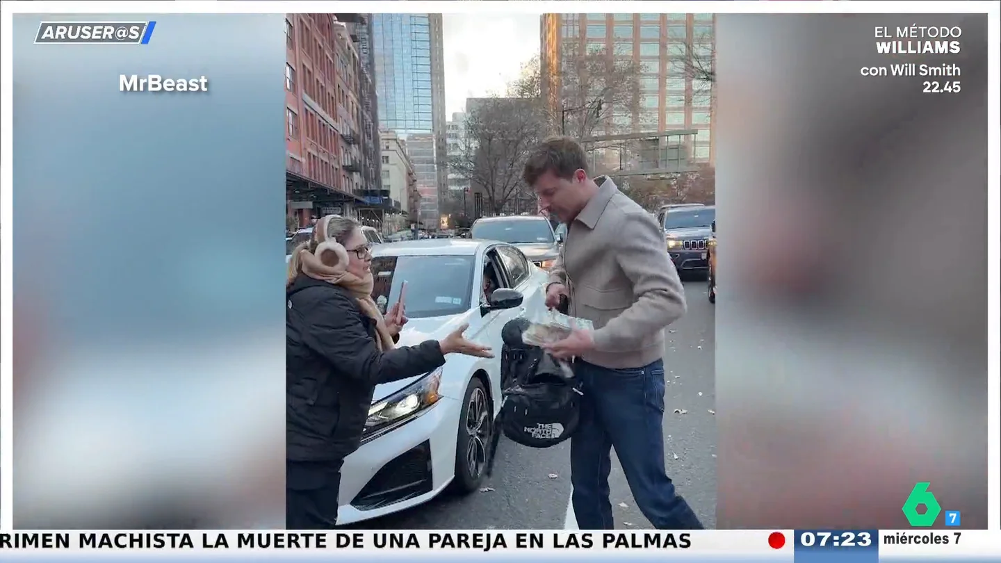 Alfonso Arús, tras ver que MrBeast colapsa Nueva York regalando dinero en plena carretera: "¿Es broma?" Alfonso Arús, tras ver que MrBeast colapsa Nueva York regalando dinero en plena carretera: "¿Es broma?"