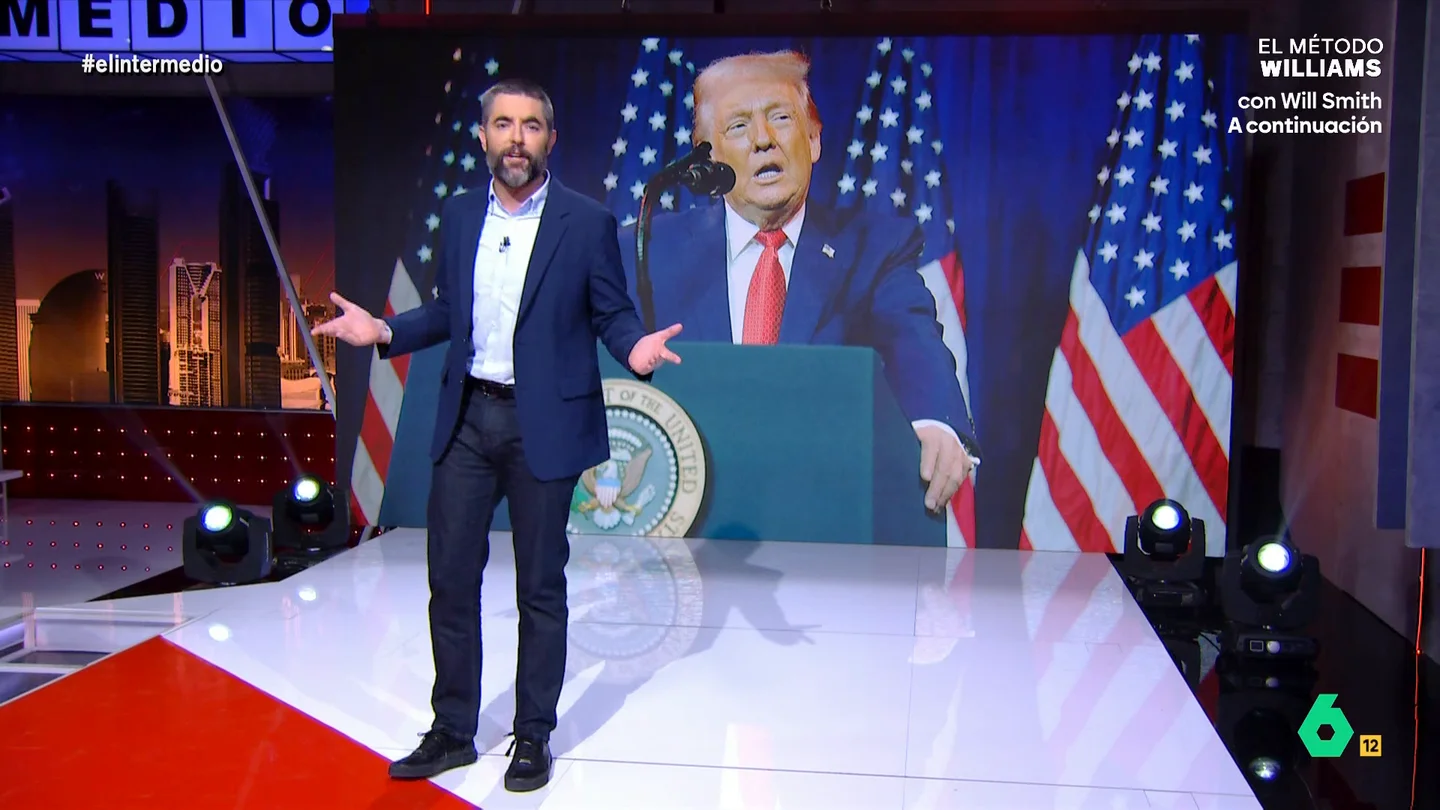 Dani Mateo reflexiona sobre cómo ha comenzado 2026: "Todo lo que ha sucedido me tiene muy perplejo" Dani Mateo se coloca al frente de El Intermedio ante la ausencia de el Gran Wyoming y hace un análisis sobre uno de los hechos que ha marcado el inicio de este año: la captura de Nicolás Maduro.