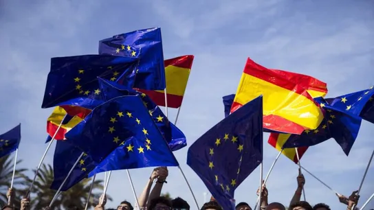 Banderas de la UE y España. Banderas de la UE y España.