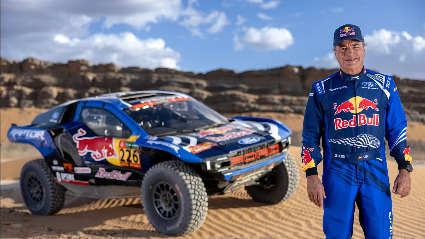 Carlos Sainz, aliviado tras sufrir en la quinta etapa del Dakar: "Nos ha tocado la lotería" Carlos Sainz, aliviado tras sufrir en la quinta etapa del Dakar: "Nos ha tocado la lotería"