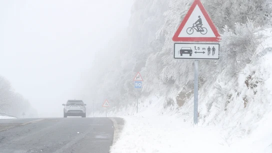 Nieve en la carretera LU 633 en el Alto do Poio en Lugo a principios de enero de 2026 Nieve en la carretera LU 633 en el Alto do Poio en Lugo a principios de enero de 2026