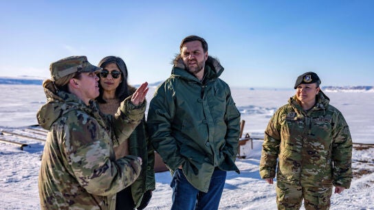 El vicepresidente de EEUU, JD Vance, durante su visita a la base militar Pituffik de Groenlandia (Dinamarca) el 28 de marzo de 2025