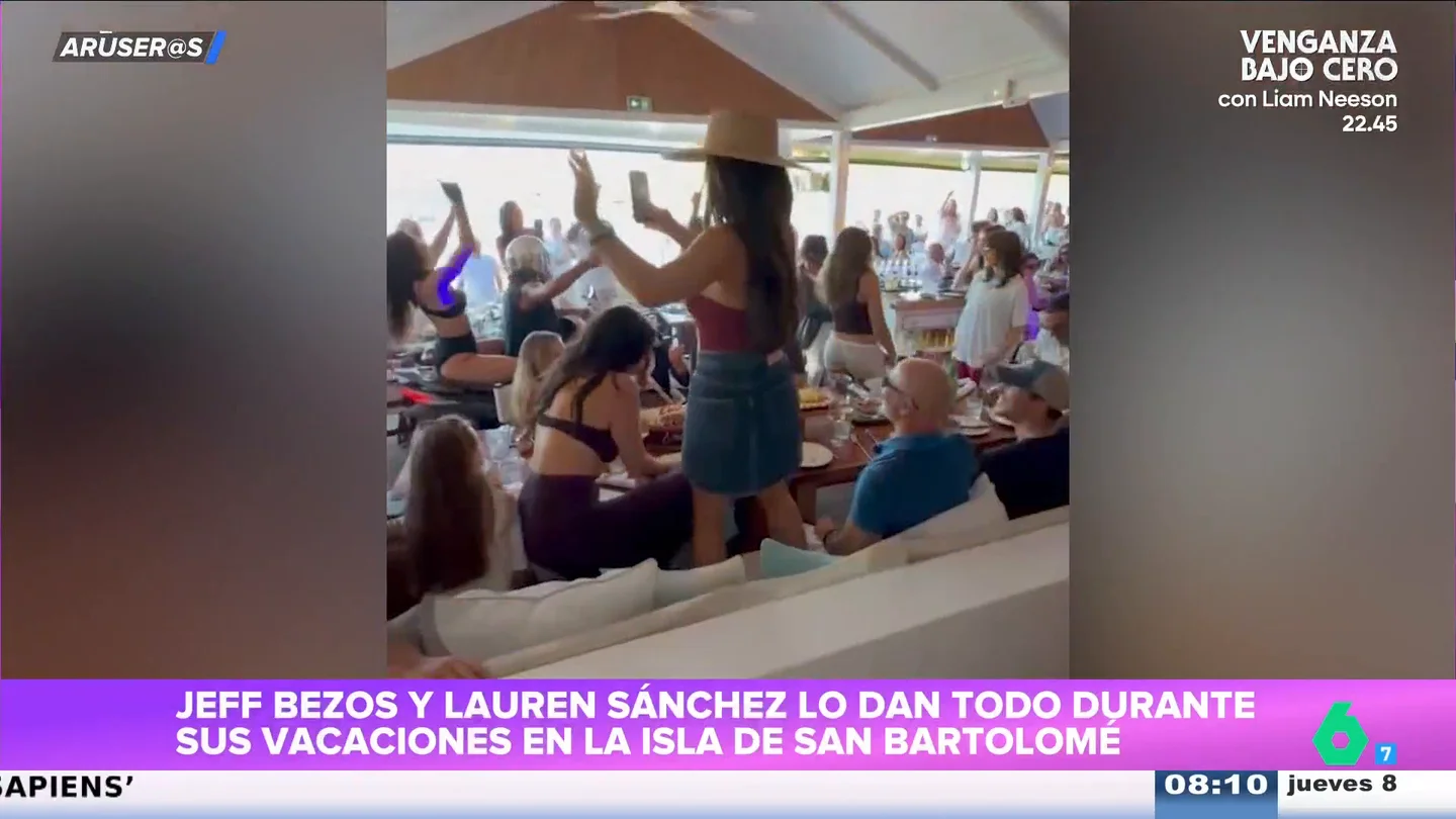 Jeff Bezos y Lauren Sánchez lo dan todo en este vídeo en una fiesta en la isla de San Bartolomé Jeff Bezos y Lauren Sánchez lo dan todo en este vídeo en una fiesta en la isla de San Bartolomé