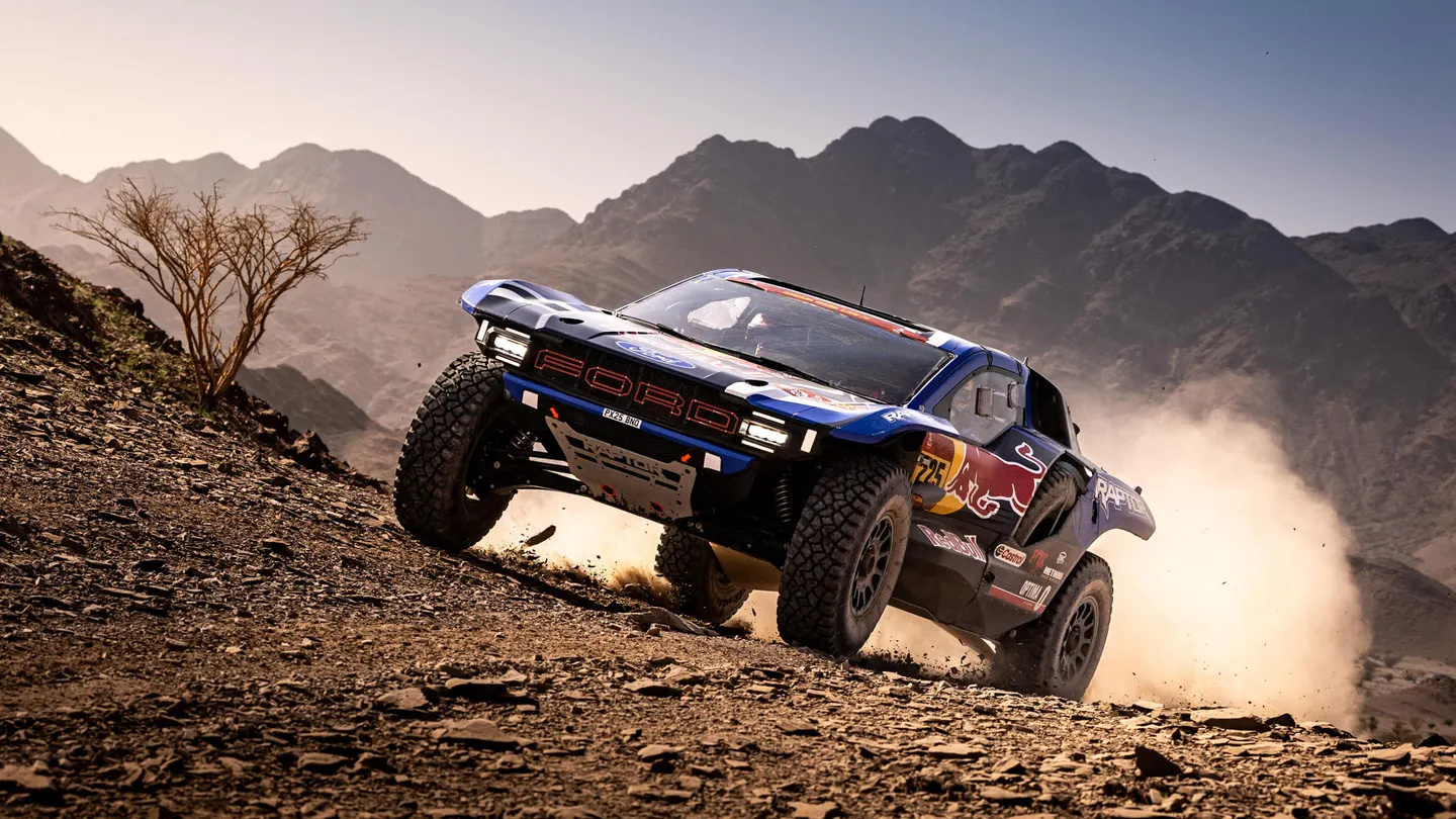 Arranca la remontada de Sainz en el Dakar: "Para mí estar aquí es como una victoria" Arranca la remontada de Sainz en el Dakar: "Para mí estar aquí es como una victoria"