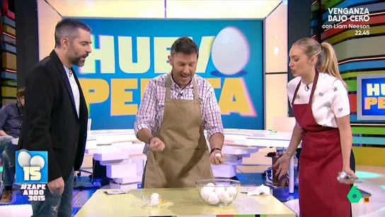 VÍDEO | Iñaki Urrutia e Isabel Forner se enfrentan al último reto viral: 'Huevo o pelota' Las redes sociales se han llenado de vídeos en los que la gente demuestra su habilidad a través de este curioso juego en el que se debe botar una pelota o lanzar un huevo al aire.