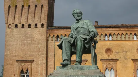 Estatua de Verdi en Busseto Estatua de Verdi en Busseto