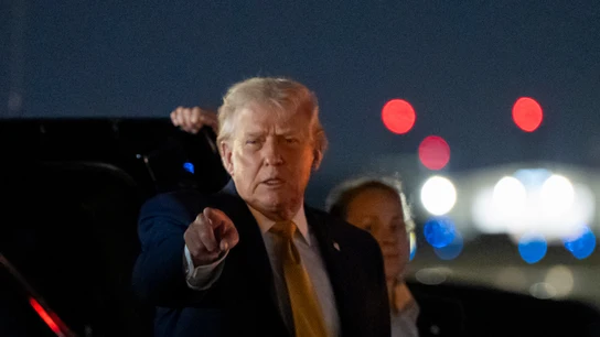 El presidente de Estados Unidos, Donald Trump, antes de subir al Air Force One El presidente de Estados Unidos, Donald Trump, antes de subir al Air Force One