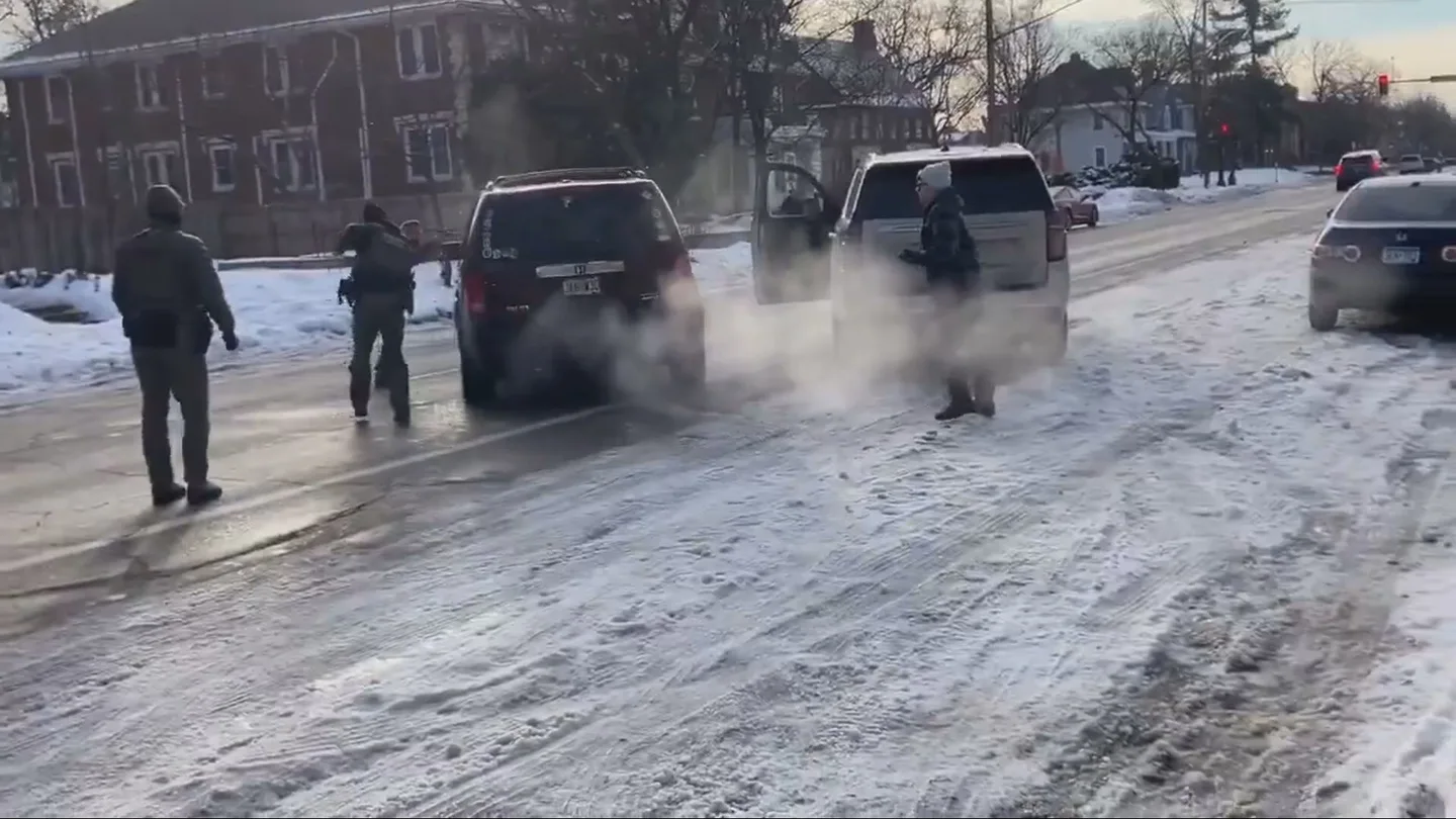 Imágenes del momento en el que un agente del ICE dispara contra el coche de Renee Nicole Good provocándole la muerte Imágenes del momento en el que un agente del ICE dispara contra el coche de Renee Nicole Good provocándole la muerte