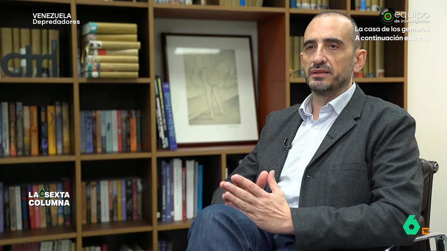 Mario Saavedra describe cómo fue la operación de EEUU para capturar a Maduro: "Fue de película, literalmente" La CIA infiltró un agente en el gobierno venezolano para así seguir los pasos del líder venezolano. Además, llegaron a crear una réplica del búnker de Maduro para poder ensayar la operación al milímetro.