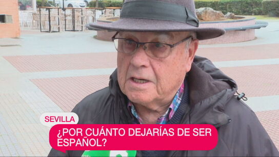 Un hombre da su opini&oacute;n a un reportero de laSexta