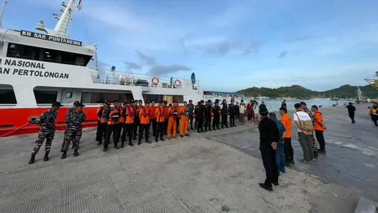Imagen de archivo de los integrantes de equipos de búsqueda de Indonesia en Labuan Bajo. Imagen de archivo de los integrantes de equipos de búsqueda de Indonesia en Labuan Bajo.