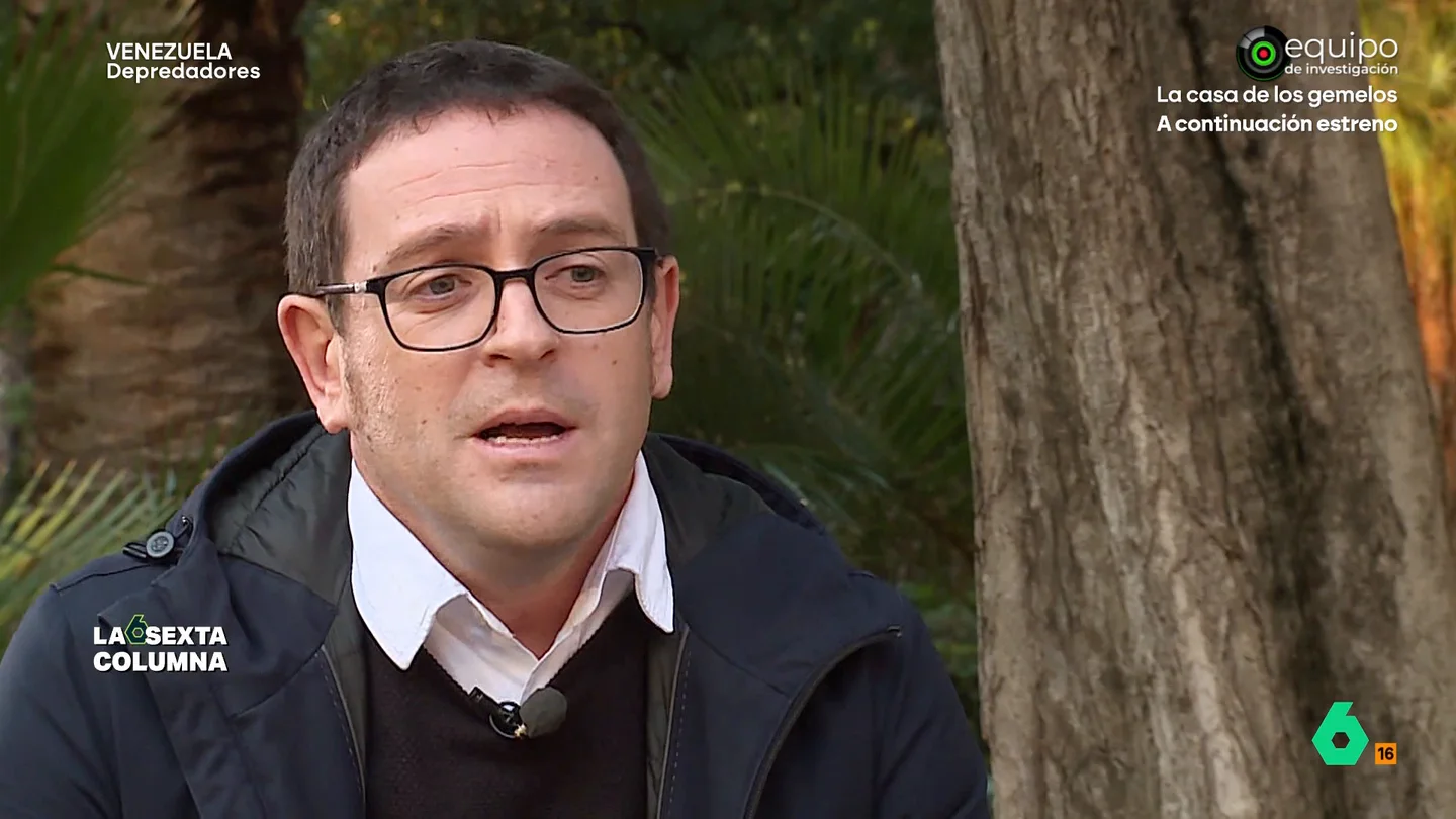 Ignasi García, portavoz de Compromís en Castellón, recuerda su encuentro con el líder en España de 'The Base' Durante un acto en el que se retiró una cruz franquista de un parque, el líder de esta organización neonazi no dudó en amenazar García y sus compañeros.