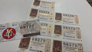 Imagen que muestra los dos n&uacute;meros que han desatado la pol&eacute;mica de la Loter&iacute;a de Navidad en Avil&eacute;s