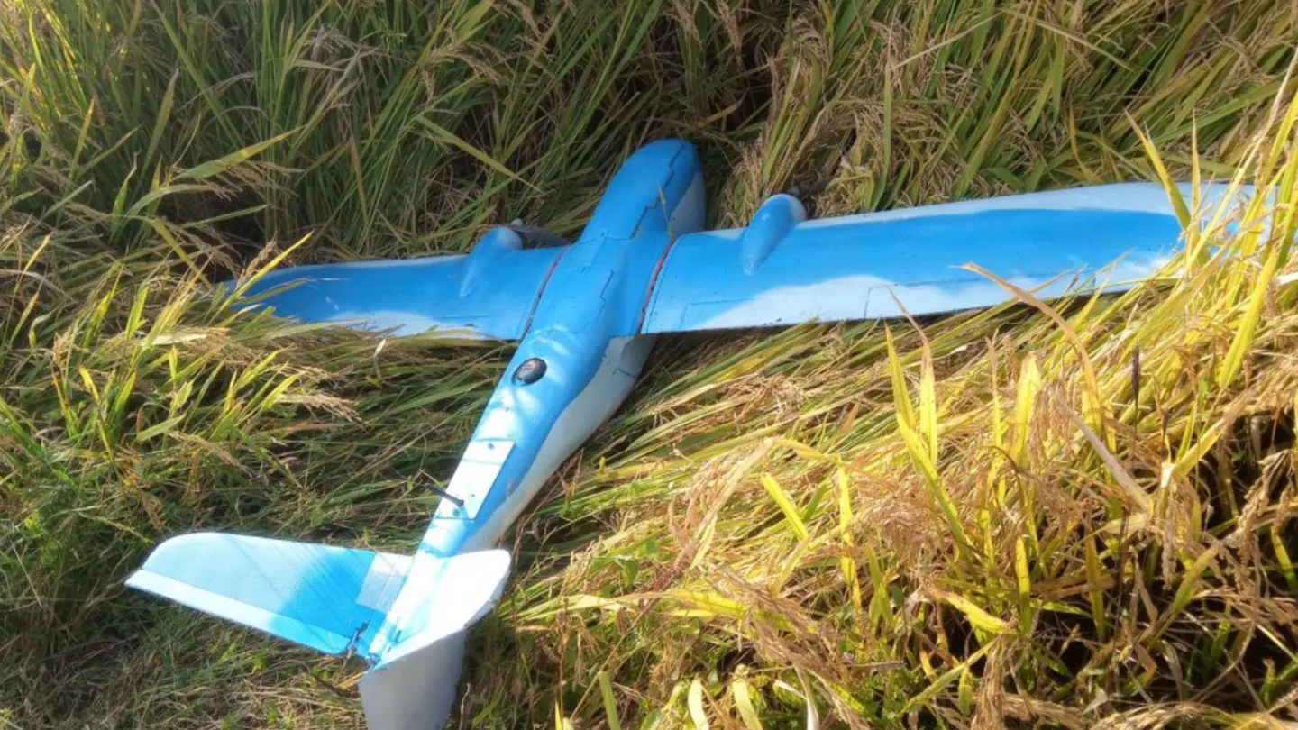 Fotografía cedida por la Agencia Estatal Norcoreana sin fecha especificada que muestra un presunto dron en un bosque en Kaesong Fotografía cedida por la Agencia Estatal Norcoreana sin fecha especificada que muestra un presunto dron en un bosque en Kaesong