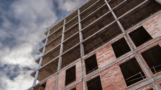 Edificio del que se tiraron dos j&oacute;venes en Logro&ntilde;o.