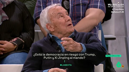 Un jubilado, sobre si las democracias están en peligro: "Tengo miedo a decir algo, que se enfade el sheriff e invada Alcorcón" Un jubilado, sobre si las democracias están en peligro: "Tengo miedo a decir algo, que se enfade el sheriff e invada Alcorcón"