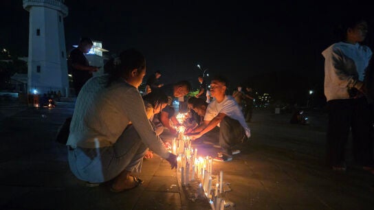 Vigilia por los fallecidos en Indonesia