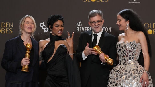 Sara Murphy, Teyana Taylor, Paul Thomas Anderson y Chase Infiniti celebran sus Globos de Oro