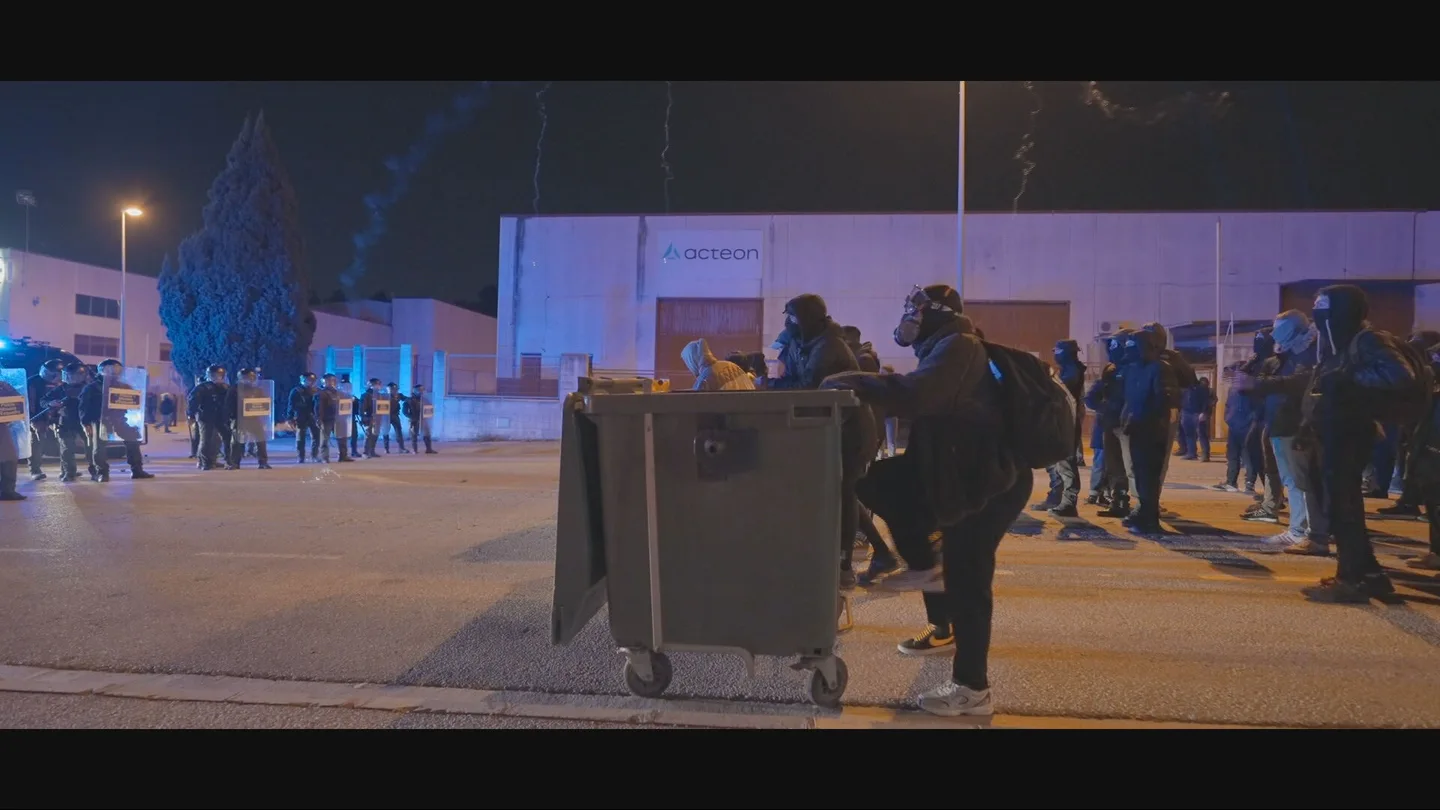 Imagen de las barricadas y del cordón policial durante los disturbios de Sentmenat Imagen de las barricadas y del cordón policial durante los disturbios de Sentmenat