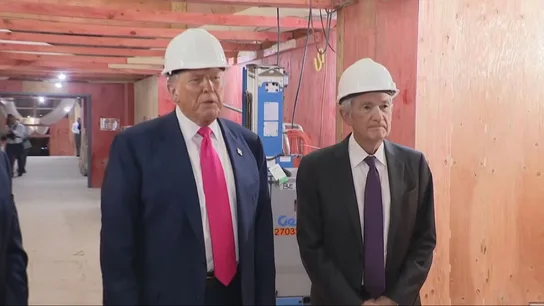El presidente de EEUU, Donald Trump, y el de la Reserva Federal, Jerome Powell, durante la visita a las obras del edificio de la entidad fiscal El presidente de EEUU, Donald Trump, y el de la Reserva Federal, Jerome Powell, durante la visita a las obras del edificio de la entidad fiscal