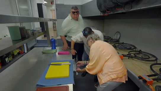 Una concursante, a la cocina de 'Cala Queralt': "Criticaba la grasa de los demás, pero no le han hecho la liposucción" Una concursante, a la cocina de 'Cala Queralt': "Criticaba la grasa de los demás, pero no le han hecho la liposucción"