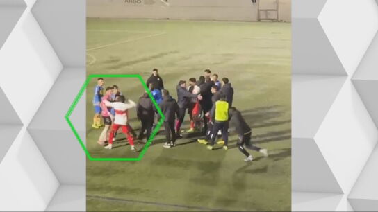 Imagen de la pelea del derbi de Masnou (Barcelona)