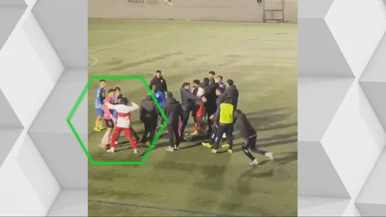 Imagen de la pelea del derbi de Masnou (Barcelona) Imagen de la pelea del derbi de Masnou (Barcelona)