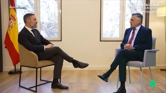 En esta entrevista falsa de El Intermedio, Wyoming entrevista a Santiago Abascal y consigue aut&eacute;nticas 'revelaciones' sobre la formaci&oacute;n de Gobierno en Extremadura o el futuro de Vox.