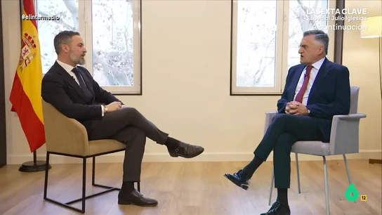 Abascal 'confiesa' a Wyoming lo que haría si le echan de Vox: "Vivir del esfuerzo de los demás o del erario público" En esta entrevista falsa de El Intermedio, Wyoming entrevista a Santiago Abascal y consigue auténticas 'revelaciones' sobre la formación de Gobierno en Extremadura o el futuro de Vox.