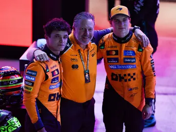 Zak Brown con Norris y Piastri Zak Brown con Norris y Piastri