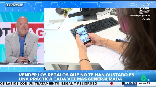 Alfonso Ar&uacute;s reacciona a la moda de revender los regalos no deseados: "&iquest;Regifting? Es un 'ah&iacute; lo llevas'"