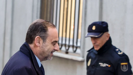 El exministro José Luis Ábalos a su llegada al Tribunal Supremo antes de entrar en prisión. El exministro José Luis Ábalos a su llegada al Tribunal Supremo antes de entrar en prisión.