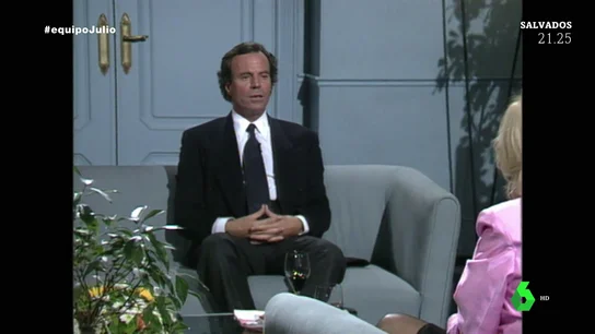 "El dinero grande lo guardo": los gestos de nerviosismo de Julio Iglesias cuando Hacienda le abrió su primera investigación Equipo de Investigación recordaba en este vídeo la primera investigación que Hacienda abrió a Julio Iglesias y la entrevista de televisión en la que se vio al cantante hablar de dinero visiblemente incómodo.