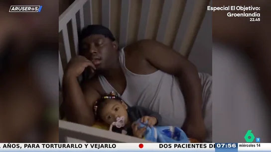 El divertido vídeo viral del padre que se queda frito intentando que su bebé se duerma El divertido vídeo viral del padre que se queda frito intentando que su bebé se duerma