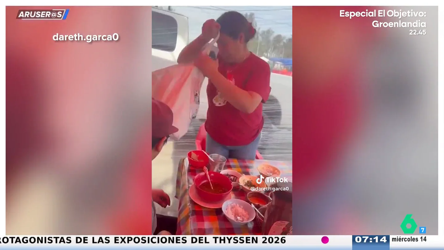 Una camarera graba a una mujer que intentar irse haciendo un simpa: este es el vídeo del tenso momento Una camarera graba a una mujer que intentar irse haciendo un simpa: este es el vídeo del tenso momento