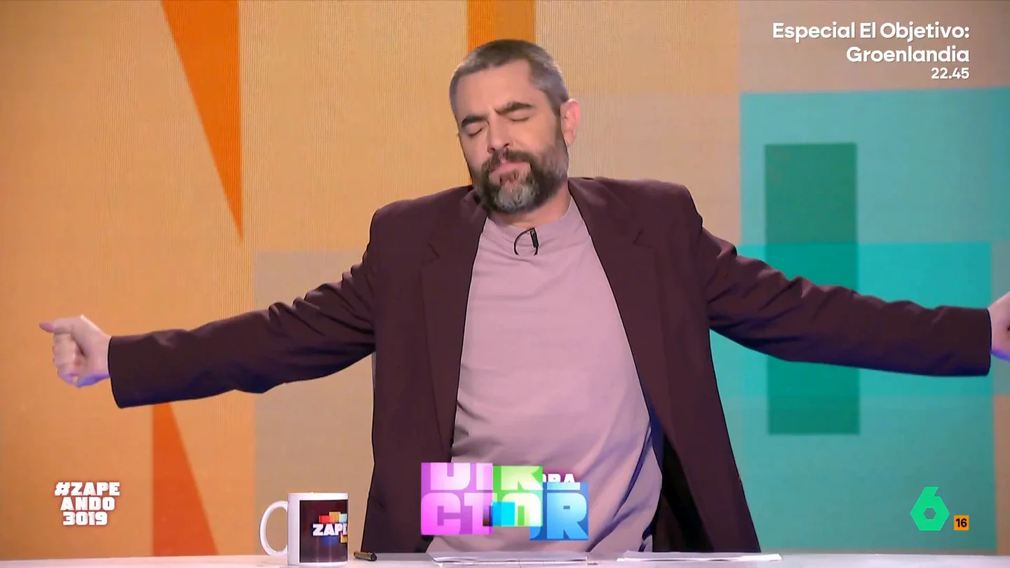 Dani Mateo anuncia que ha sido nominado a los premios Zapping: "Avisad a toda vuestra familia" El presentador de Zapeando ha sido nominado por su labor en el programa. Mateo afirma que con esta nominación siente que está representando a todo el equipo de Zapeando.