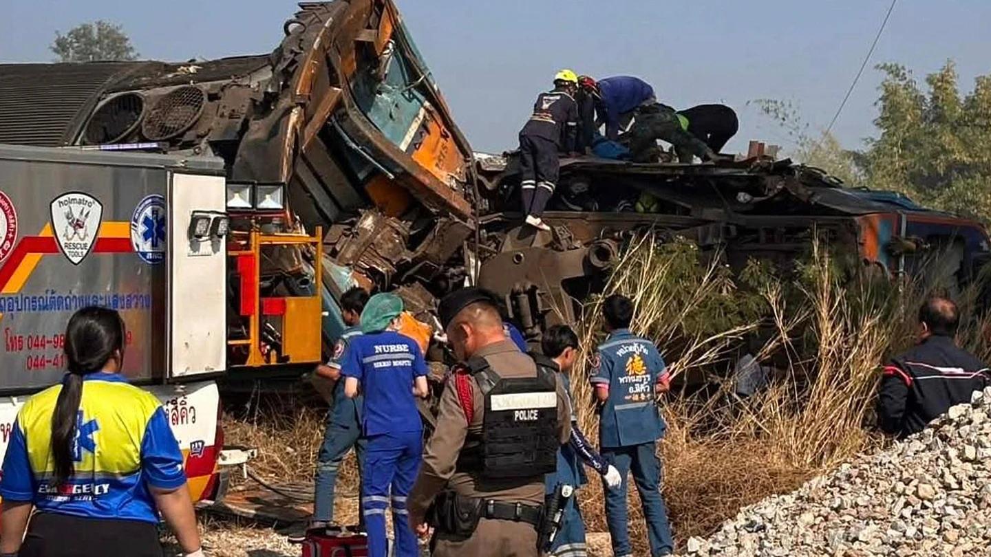 Imagen del tren accidentado en Tailandia que deja al menos 22 muertos Imagen del tren accidentado en Tailandia que deja al menos 22 muertos
