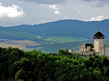 Castillo de Trenc&iacute;n