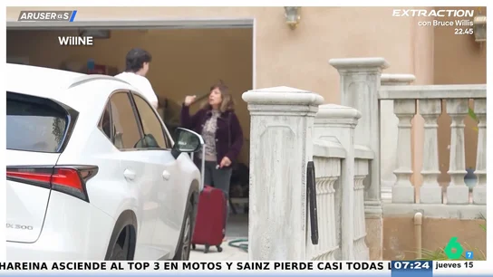 La aplaudida iniciativa de un youtuber al comprar maletas perdidas para devolverlas a sus dueño La aplaudida iniciativa de un youtuber al comprar maletas perdidas para devolverlas a sus dueño