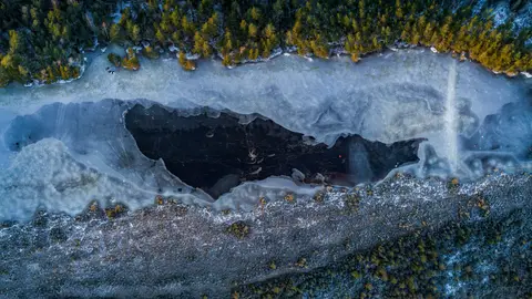 Lago congelado en Estonia Lago congelado en Estonia