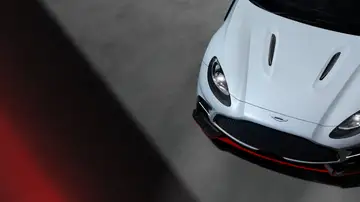 Fernando Alonso recoge su nuevo coche y no es un Fórmula 1, es un SUV de Aston Martin de más de 700 CV para pasear por Mónaco Fernando Alonso recoge su nuevo coche y no es un Fórmula 1, es un SUV de Aston Martin de más de 700 CV para pasear por Mónaco