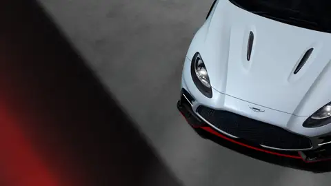 Fernando Alonso recoge su nuevo coche y no es un Fórmula 1, es un SUV de Aston Martin de más de 700 CV para pasear por Mónaco Fernando Alonso recoge su nuevo coche y no es un Fórmula 1, es un SUV de Aston Martin de más de 700 CV para pasear por Mónaco