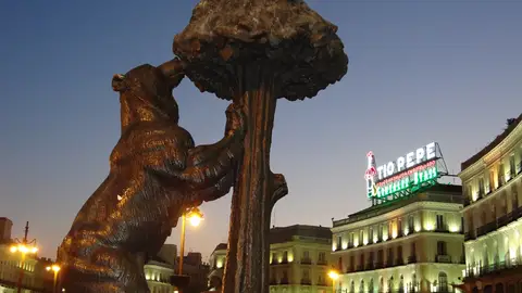 Estatua del Oso y el Madroño Estatua del Oso y el Madroño