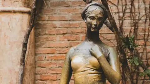 Estatua de Julieta en Verona Estatua de Julieta en Verona