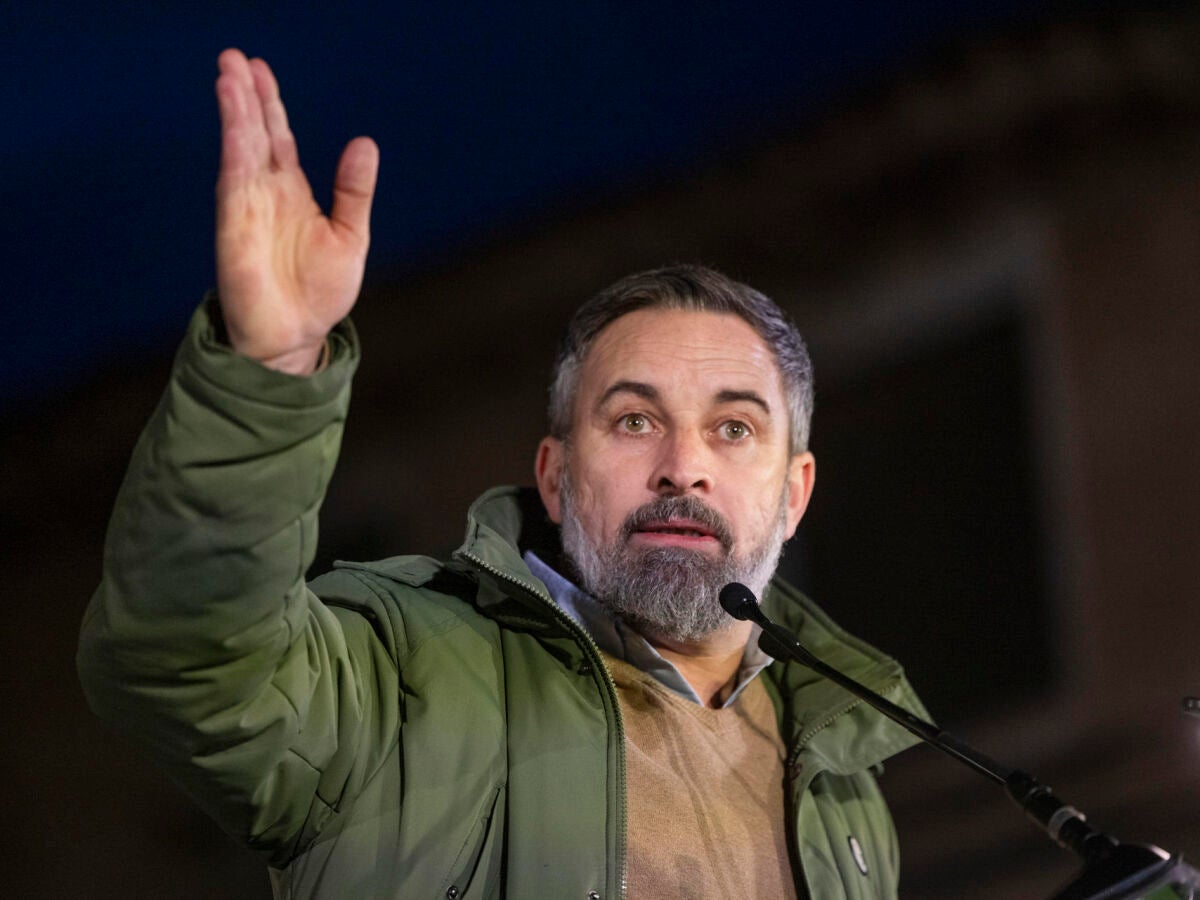 Abascal usa el accidente de tren para enfangar el tablero político cargando  contra el Gobierno