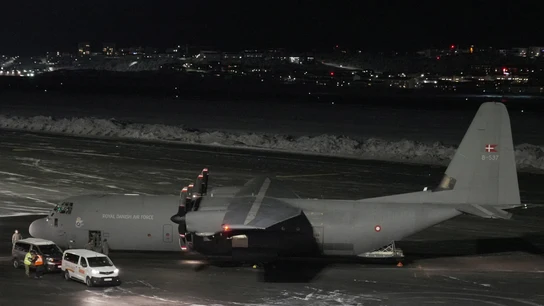 Imagen de un avión del Ejército danés dejando a soldados en Groenlandia Imagen de un avión del Ejército danés dejando a soldados en Groenlandia